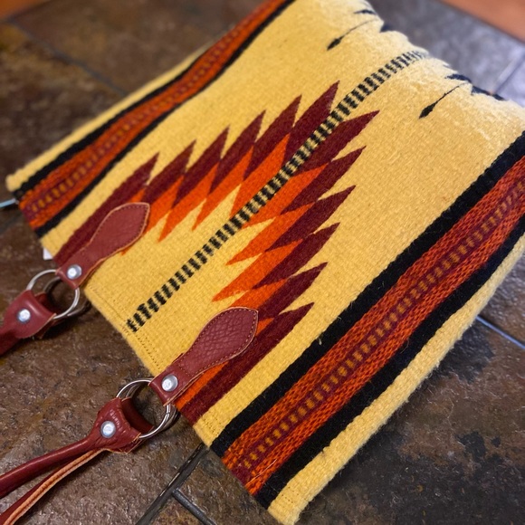Handmade artisan-crafted Aztec Western print yellow and orange woven wool purse - Picture 10 of 10